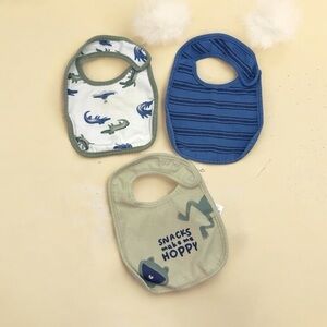 Carter's 3-pack Kids Bib Set Green, Blue, and Beige Alligator Frog Print
